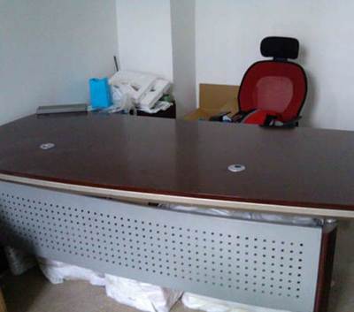 辦公搬遷,全部用品轉(zhuǎn)讓 老板桌,員工桌椅、空調(diào)-廈門白板
