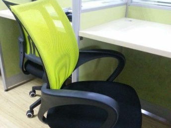 圖 公司搬遷,桌椅轉(zhuǎn)讓,買來2個月 上海辦公用品