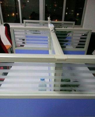 辦公桌椅帶屏風低價轉讓-廈門湖里區辦公桌