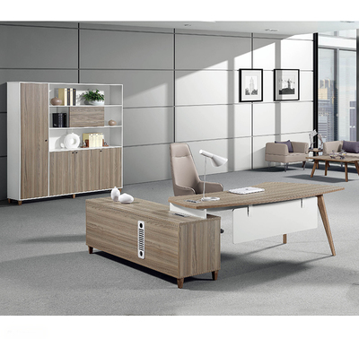 時(shí)尚與個(gè)性的交匯 廈門現(xiàn)代款主管辦公桌椅的魅力